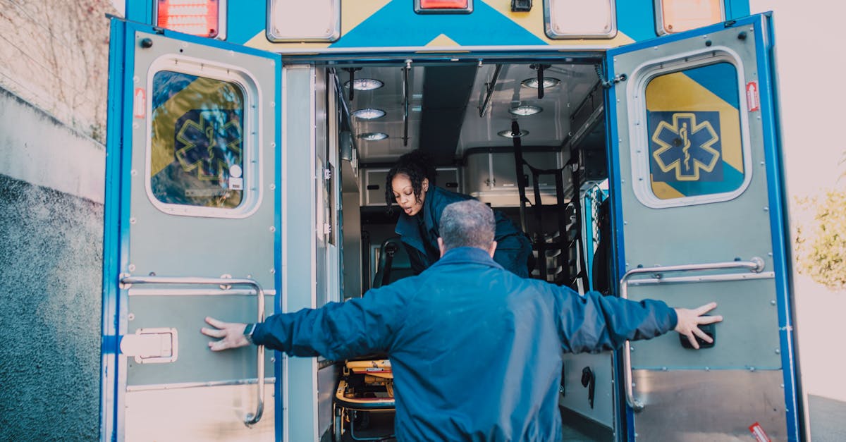 香烟和艺术:烟雾与霓虹灯的美